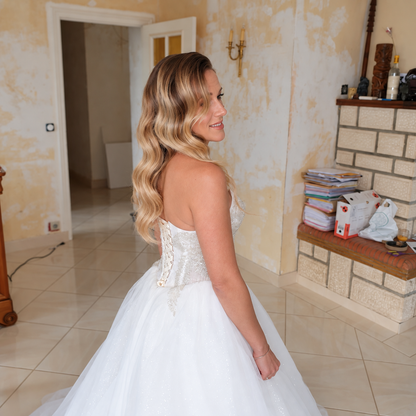 Coiffure mariée Hollywood waves, vue de profil - Anjali Bride